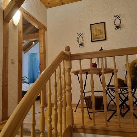 Gemuetliche Dachgeschosswohnung แอร์ฟวร์ท ภายนอก รูปภาพ
