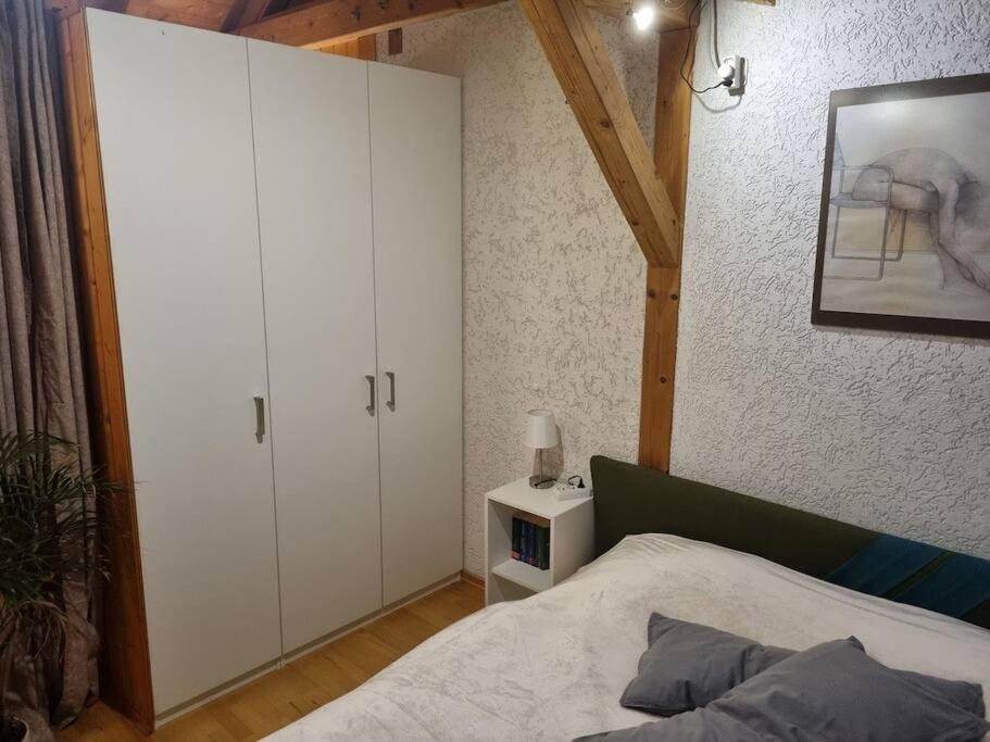 Gemuetliche Dachgeschosswohnung แอร์ฟวร์ท ภายนอก รูปภาพ