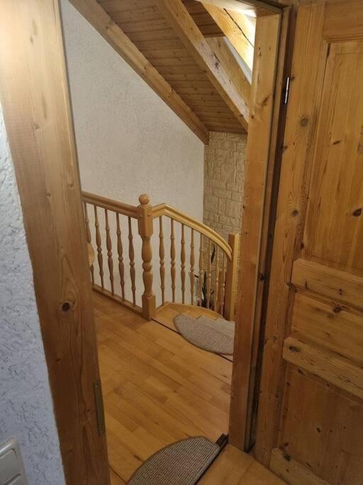 Gemuetliche Dachgeschosswohnung แอร์ฟวร์ท ภายนอก รูปภาพ