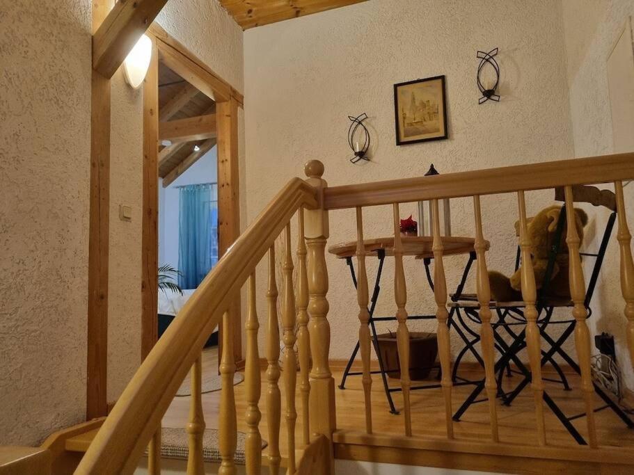 Gemuetliche Dachgeschosswohnung แอร์ฟวร์ท ภายนอก รูปภาพ