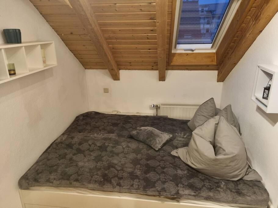 Gemuetliche Dachgeschosswohnung แอร์ฟวร์ท ภายนอก รูปภาพ