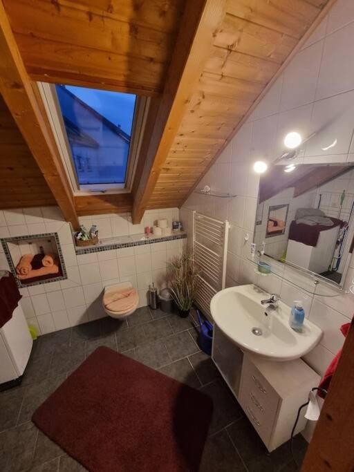 Gemuetliche Dachgeschosswohnung แอร์ฟวร์ท ภายนอก รูปภาพ
